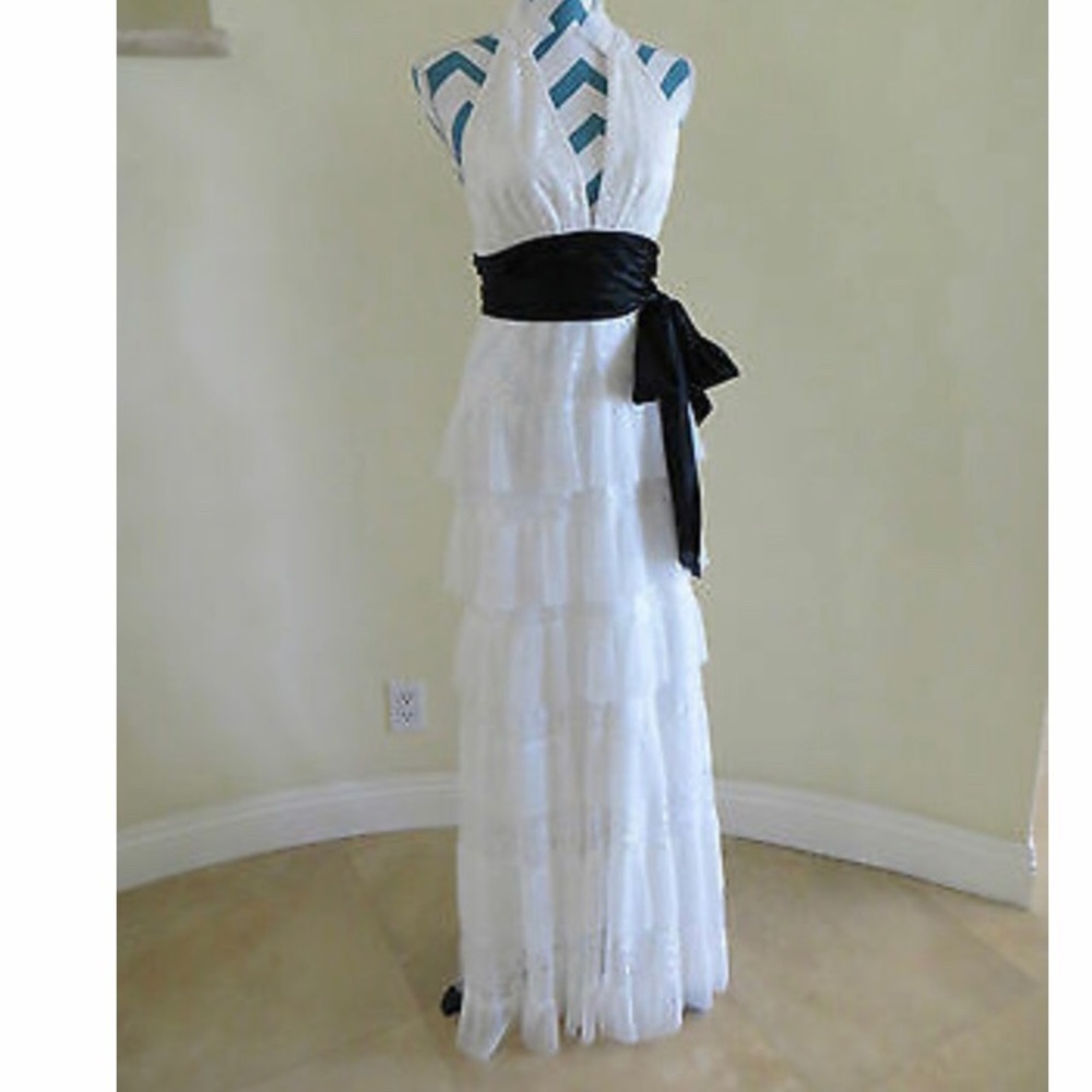 BCBG MAX AZRIA Lace Ruffle romance dress